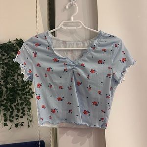 shein light blue cropped t shirt with flowers